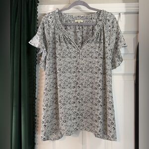 Max Studio Floral Print V-Neck Blouse Black and White Size 2X